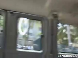 جنسي امرأة سمراء خبطت في ال bangbus